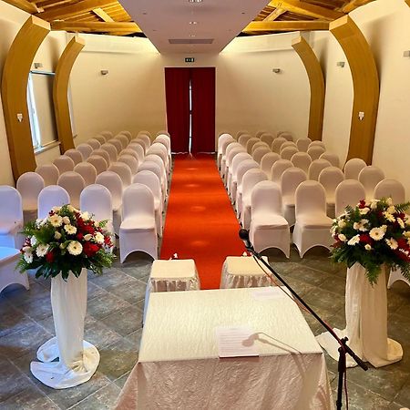 Park Hotel Villa Potenziani Rieti Luaran gambar