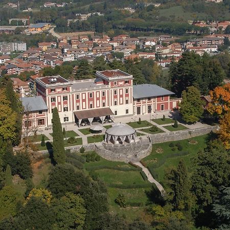 Park Hotel Villa Potenziani Rieti Luaran gambar