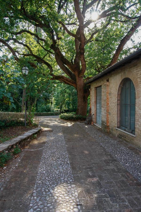 Park Hotel Villa Potenziani Rieti Luaran gambar