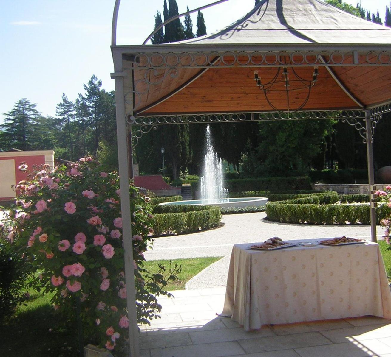 Park Hotel Villa Potenziani Rieti Luaran gambar