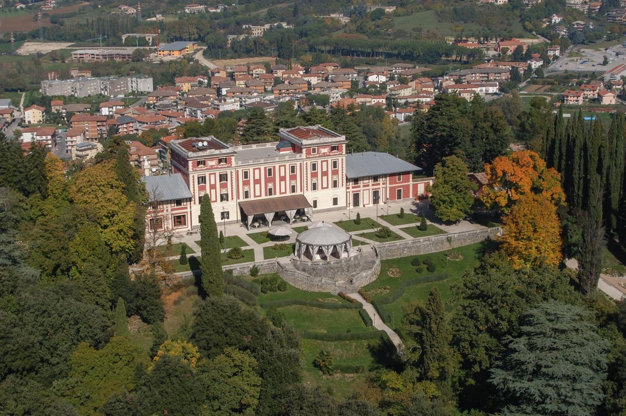 Park Hotel Villa Potenziani Rieti Luaran gambar