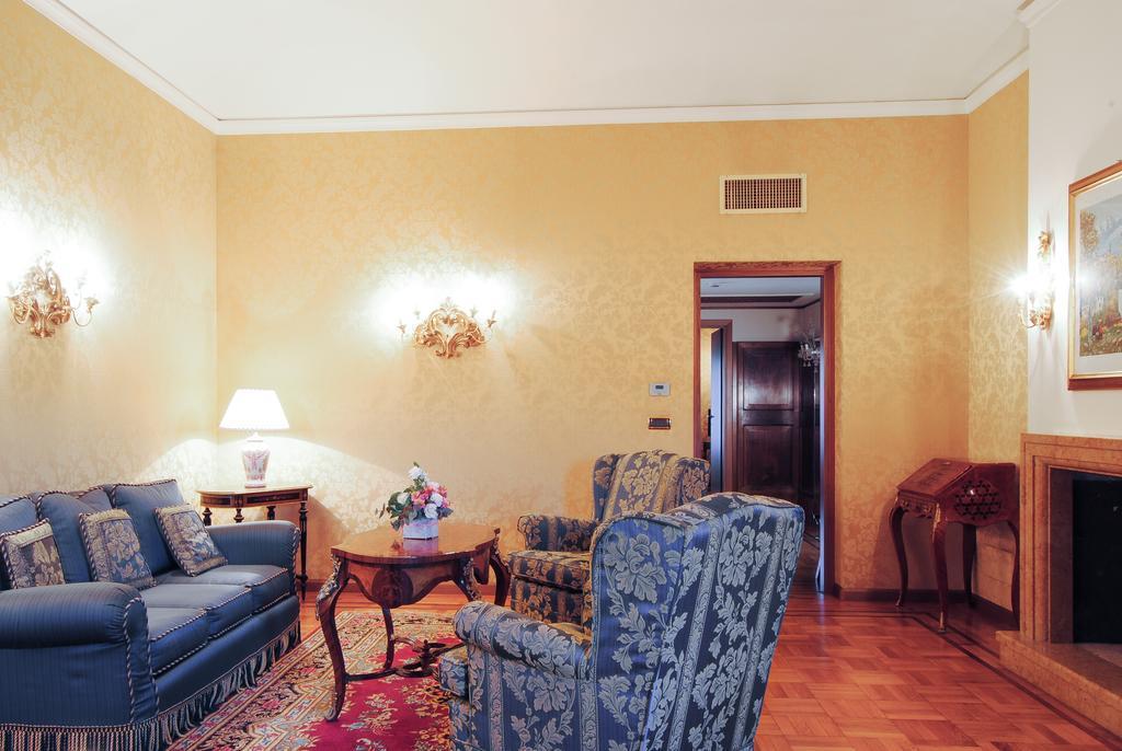 Park Hotel Villa Potenziani Rieti Luaran gambar