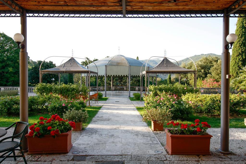 Park Hotel Villa Potenziani Rieti Luaran gambar